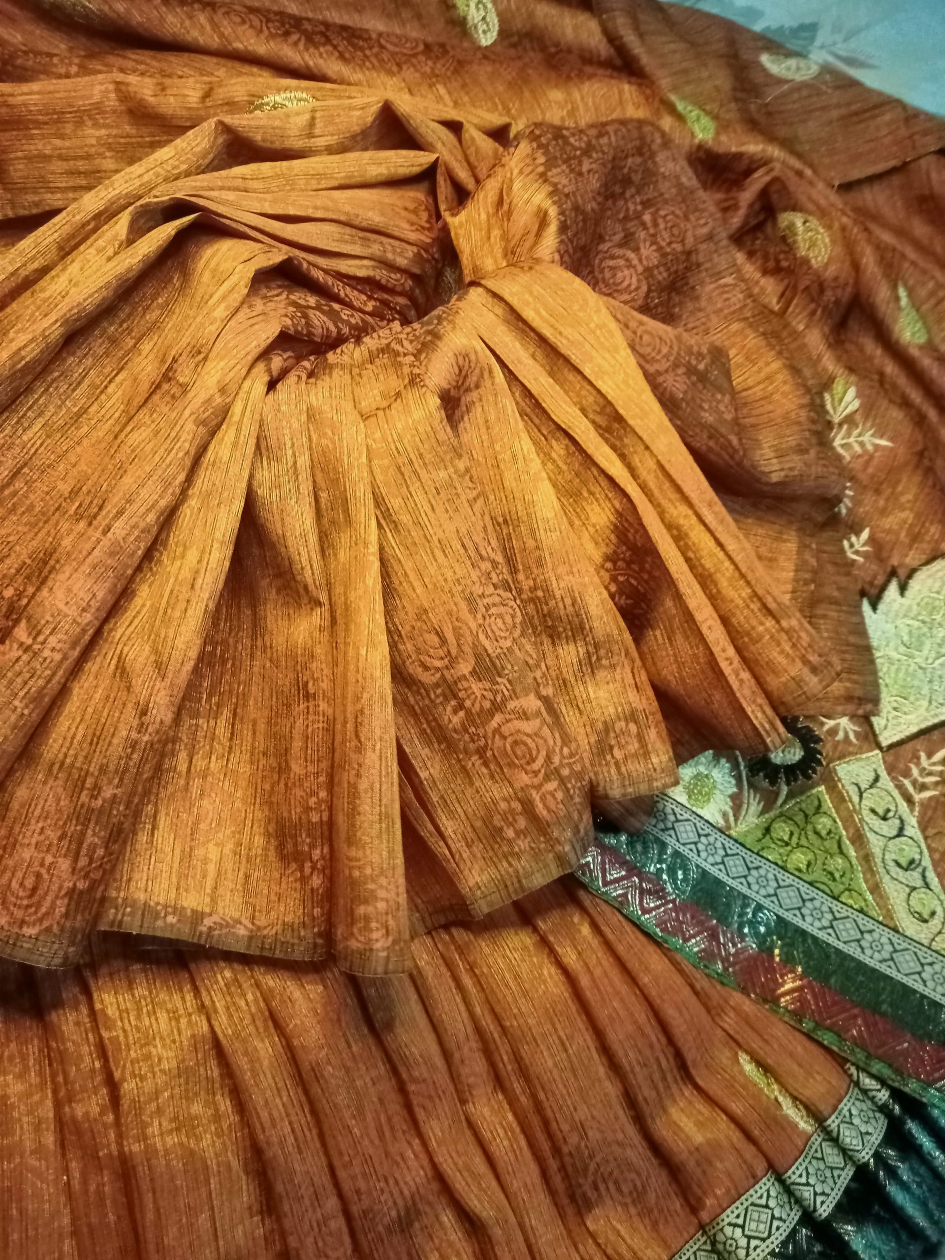 লটের শাড়ি